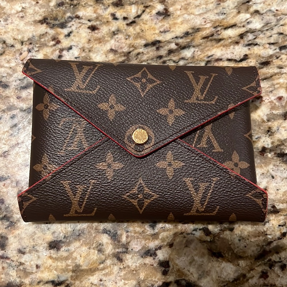 💯 authentic Louis Vuitton pouch